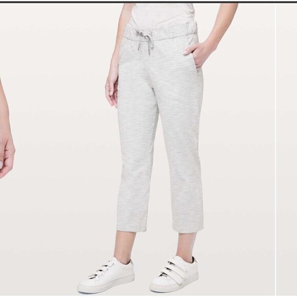 Lululemon On The Fly crop 23”, Gray Striped , Size 4 B103 - Picture 1 of 8